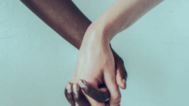 👉Você sabia que os recursos terapêuticos mais importantes para lidar com o racismo é a escuta curada, o acolhimento e o carinho?