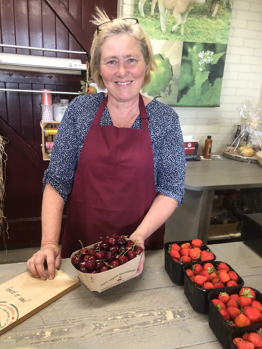 Het is weer kersentijd! Ze zijn overheerlijk! Op meerdere plekken te krijgen <a href="/GemLopik/">Gemeente Lopik</a>! #versvanhetland #kersopdetaart