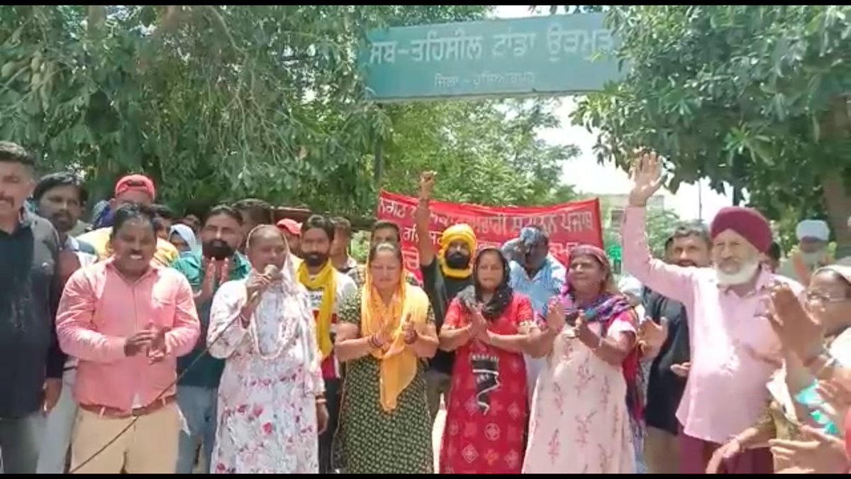 AHans007's tweet photo. ਸਫਾਈ ਕਰਮਚਾਰੀਆਂ ਦੀ ਹੜਤਾਲ਼ 47ਵੇਂ ਦਿਨ ਚ ਦਾਖ਼ਲ,ਅੱਜ ਨਗਰ ਪਾਲਿਕਾ ਕਰਮਚਾਰੀ ਸੰਗਠਨ ਉੜਮੁੜ ਟਾਡਾਂ ਵਲੋਂ ਪੰਜਾਬ ਸਰਕਾਰ ਦੀਆਂ ਮੁਲਾਜਮ ਮਾਰੂ ਨੀਤੀਆਂ ਖਿਲਾ਼ਫ ਸਬ ਤਹ���ਸੀਲ ਟਾਂਡਾ ਵਿਖੇ ਅਰਥੀ ਫੂਕ ਰੋਸ ਪ੍ਰਦਰਸ਼ਨ ਕੀਤਾ ਗਿਆ�� ਇਸ ਮੋਕੇ ਸਫਾਈ ਕਰਮਚਾਰੀ ਸੰਗਠਨ ਆਗੂਆਂ ਵਲੋਂ ਨਾਇਬ ਤਹਿਸੀਲਦਾਰ ਨੂੰ ਮੰਗ ਪੱਤਰ ਸੋਂਪਿਆ ਗਿਆ। @smmpbut https://t.co/JLt0WOK7ha