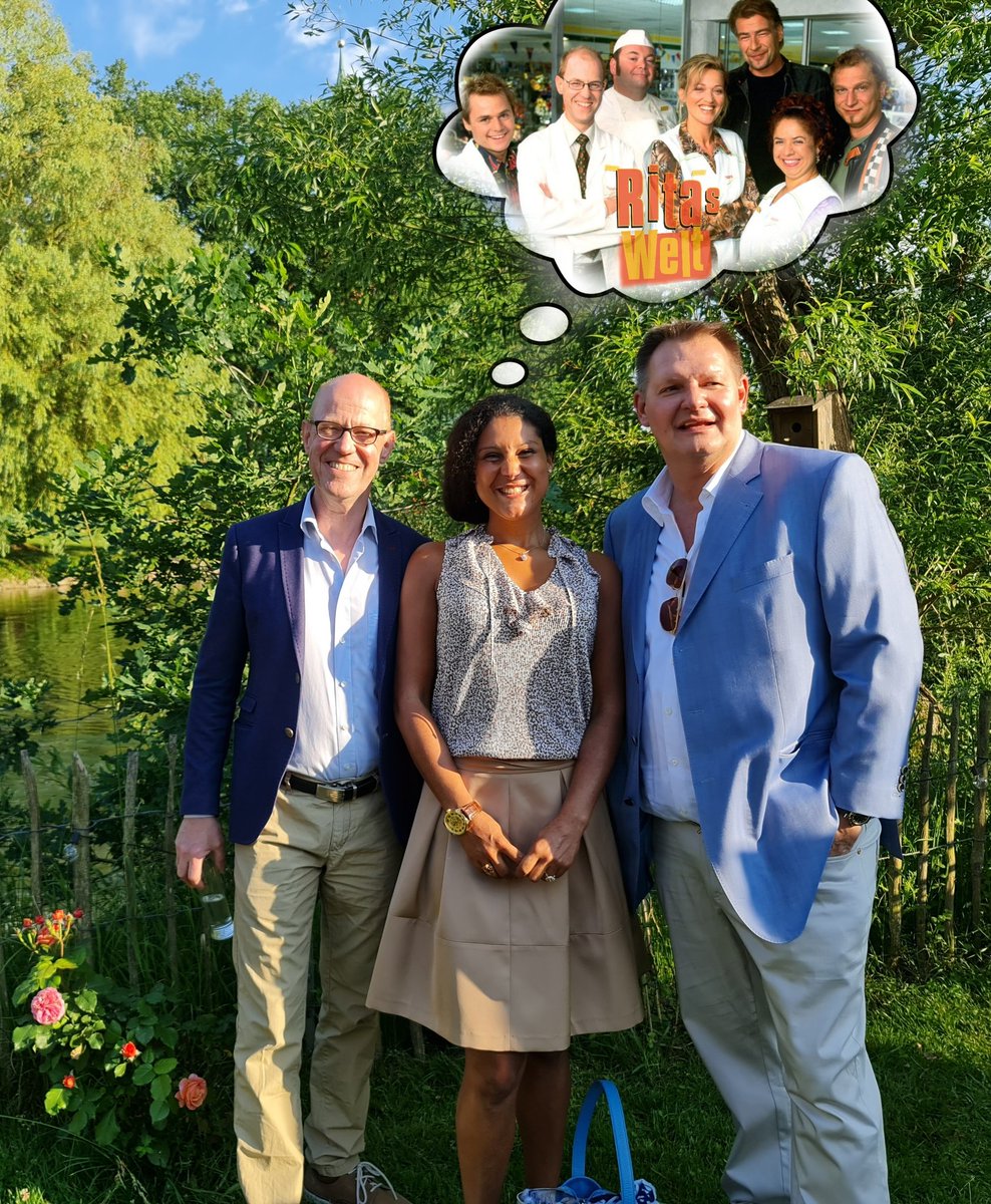 michaela_deluxe's tweet photo. Weit über meine Erwartung, ein sehr schönes Event und ein sehr schöner Speaker Abend, mit vielen herzlichen Menschen.
#LutzHerkenrath versüßte uns
sehr lebendig und mit viel Herz das Dinner.
@MoviemeetsMedia #DANKE ♡ #GutBasthorst #Sommerabend https://t.co/y8DkVUMaQj
