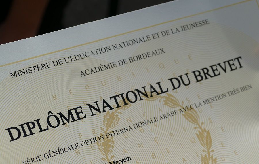 Lycee_Descartes's tweet photo. [👉#DescartesEnDirect] Début des épreuves du #DNB pour 240 de nos élèves de 3e au lycée Malraux de Rabat. Après les épreuves de français ce matin, place aux mathématiques cet après-midi avant, demain, l'histoire-géo et les sciences. Bonne réussite à tous nos élèves. ‍@aefeinfo https://t.co/rOf6lkoX7d