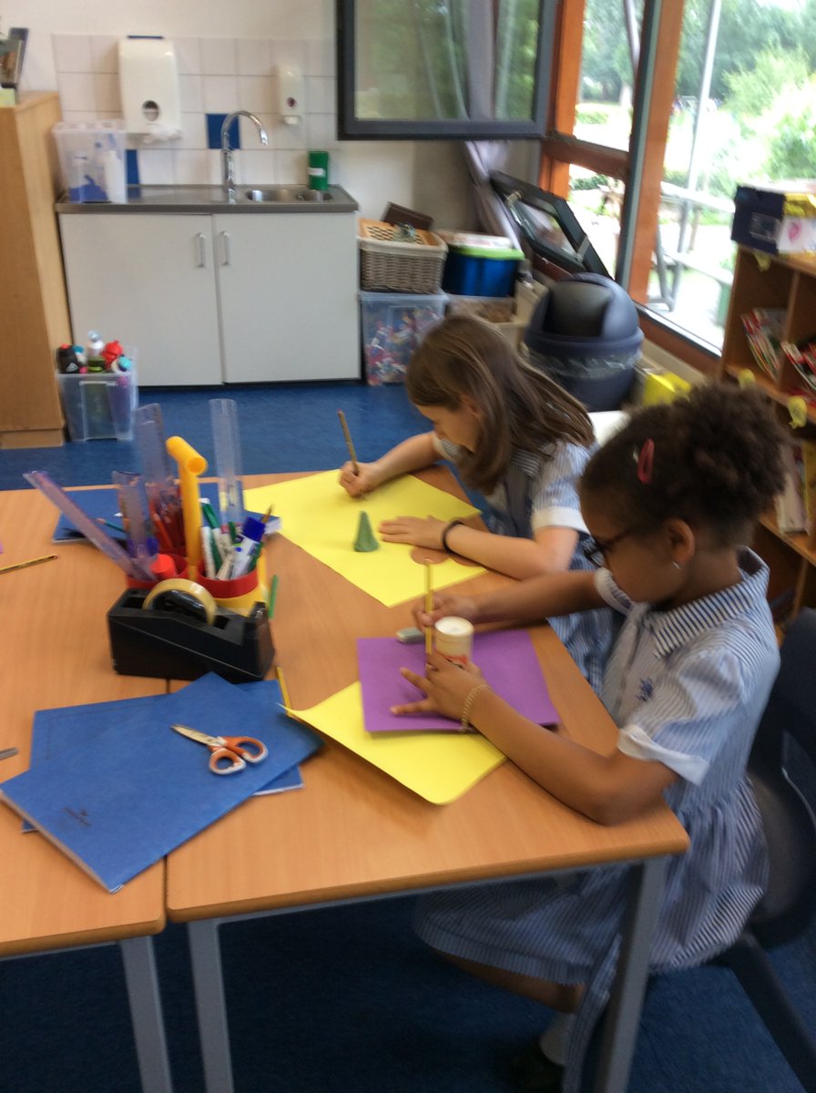 BSNJSV's tweet image. #JSVY3 learning about the parts of a flower. Making 3D versions to embed our understanding of each part.