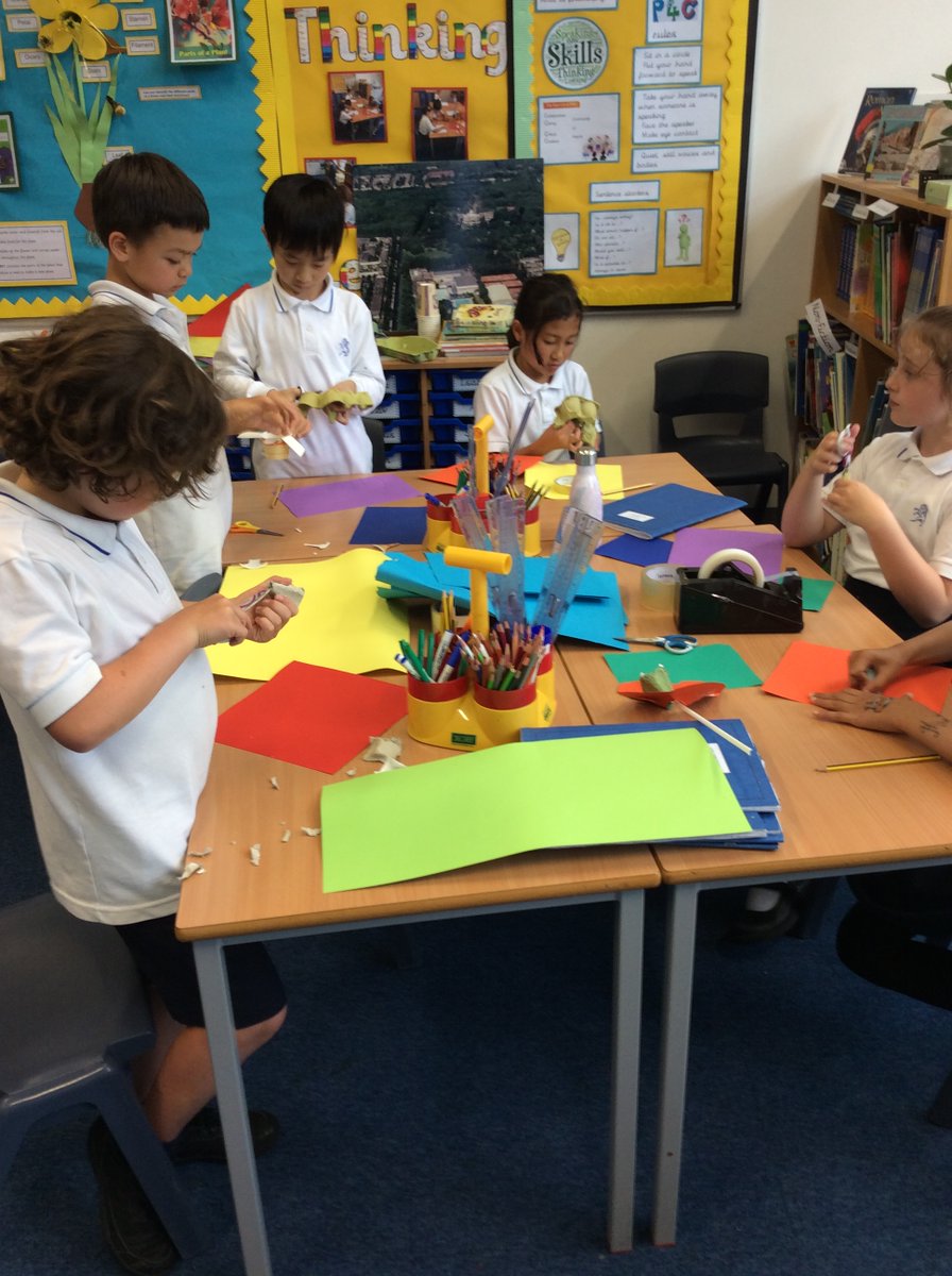 BSNJSV's tweet image. #JSVY3 learning about the parts of a flower. Making 3D versions to embed our understanding of each part.