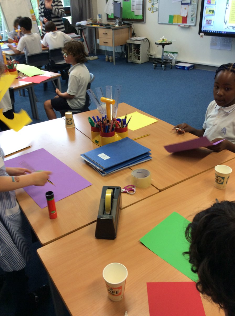 BSNJSV's tweet image. #JSVY3 learning about the parts of a flower. Making 3D versions to embed our understanding of each part.