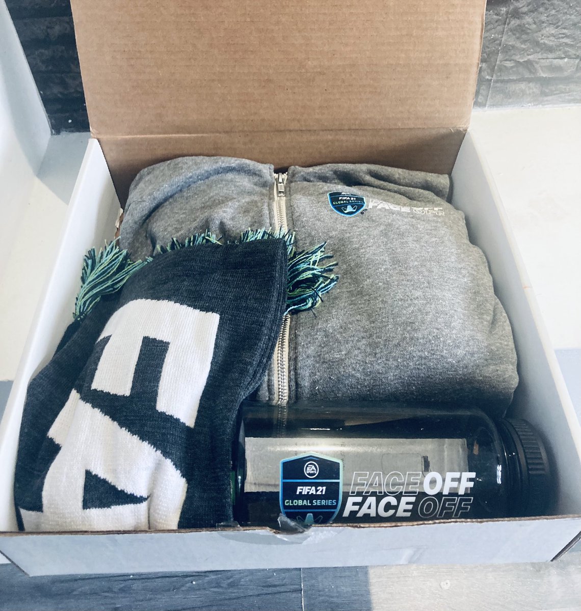 V10Vernon's tweet photo. 🚨 GIVEAWAY 🚨

Thanks to EA I have another package for one of you legends to win. The jacket is size XL but could be used for display etc.

To enter YOU MUST:

Like: 👍🏼 
Follow: 😃
Tag 2 friends: 🤝
Retweet: 🔁

Best of luck. I will post the package to the winner! https://t.co/7oMMXfBDME