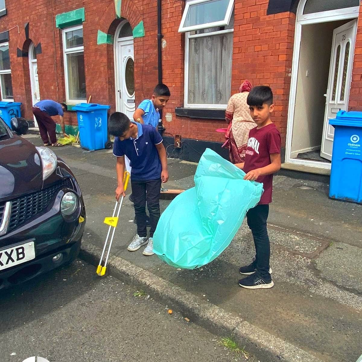 GhazaliTrust's tweet photo. It's really good to have a lot of people out again this Sunday.
Well done to you all 👏
Collectively building upon the improvements made 2 weeks ago.
#EveryFortnight
#CleanGlodwick https://t.co/vH7XoaO7C4