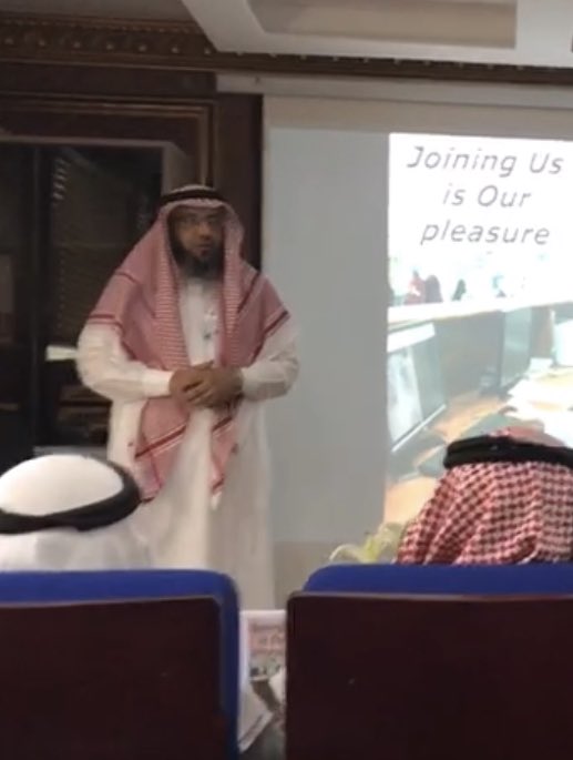فقدنا رجلا مخلصا محبا لوطنه وتعلمنا على يديه حب العمل والتفاني والاخلاص وتقديم خدمة المرضى على كل شي ،، رحم الله الدكتور أحمد سرور وغفر له وأدخله فسيح جناته ،، غادرتنا المعاني الجميلة في شخصيته ،، غادرتنا شخصية رائعة تترك أثرا جميلا في كل مكان كان فيه …