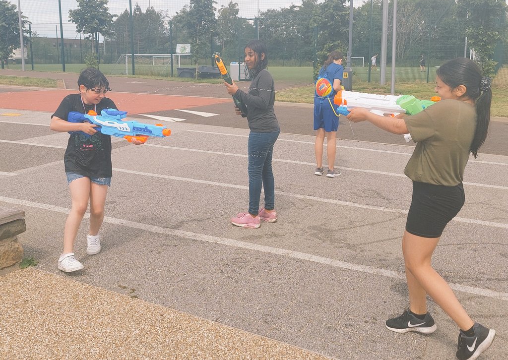 P7Calderwood's tweet photo. Did someone say WATER FIGHT!?!? #leavers2021 https://t.co/IURUUXQJVj