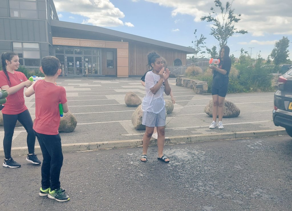 P7Calderwood's tweet photo. Did someone say WATER FIGHT!?!? #leavers2021 https://t.co/IURUUXQJVj