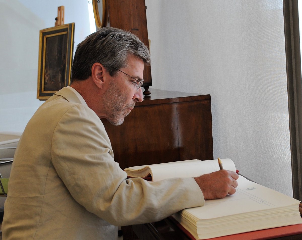 Andreas_Stadler's tweet photo. Your 🇦🇹 Ambassador for 🇲🇹 signing the guestbook at this beautiful parliament building designed by Renzo Piano with Speaker Anglu Farrugia who will come soon to Vienna. Our countries &amp; parliaments work closely together for environmental responsibility and peace! ⁦@OeParl⁩ https://t.co/fvTOcCxKxg