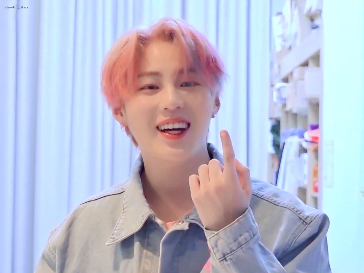 210627 구르미티비 

이 세상 제일 귀여운 강아지 🥺🥺

#하성운 #HASUNGWOON 
#Sneakers #스니커즈 
<a href="/gooreumseng/">하성운</a> <a href="/HSW_officialtwt/">하성운 (HASUNGWOON) OFFICIAL</a>