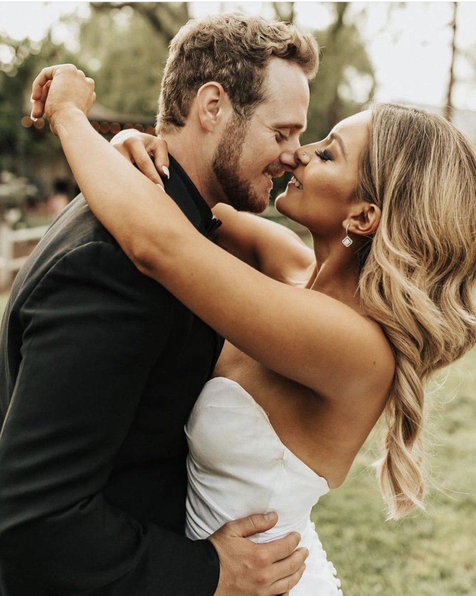 We can’t get enough…this is beyond swoon-worthy! Highschool sweethearts and our “Nina” gown 🤍 #vowsinvandervelde #weddingdress