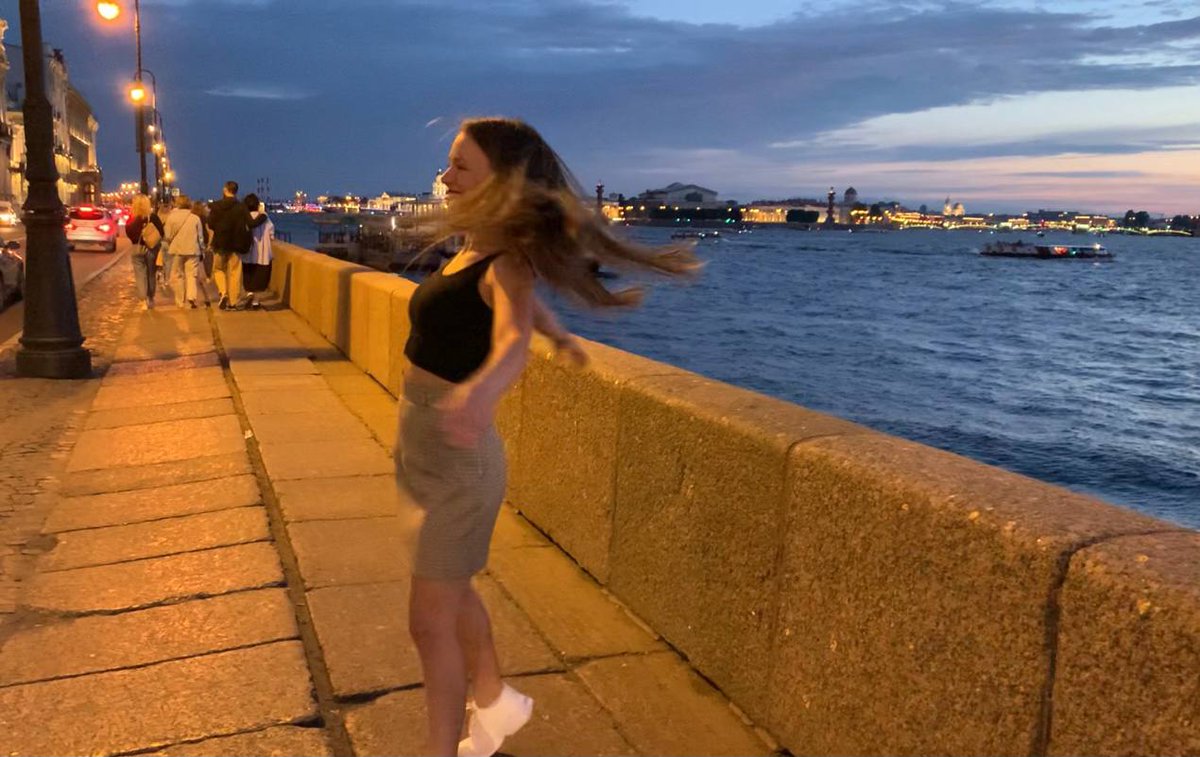 Именинница❤ вчера не успел, поэтому сегодня🤷🏽‍♂️
P.S. С Днем Рождения моя любимая девочка! Совсем взрослая стала😄