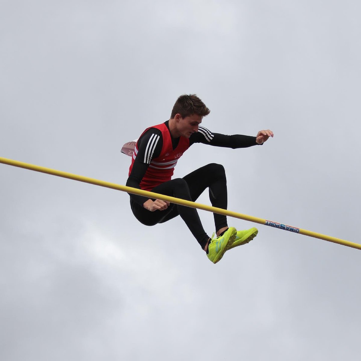 SmartPowerstud's tweet image. ⚡️CHAMPION DE FRANCE ⚡️ 
Félicitations à notre #shark @ethancormont pour sa médaille d’or 🥇 lors des Championnats de France Élites à Angers ! 💪🏻 En franchissant la barre des 5️⃣.7️⃣0️⃣m, il devance le champion olympique 2012 @airlavillenie 🔝 
Become Better, Faster, Stronger ! 🦈