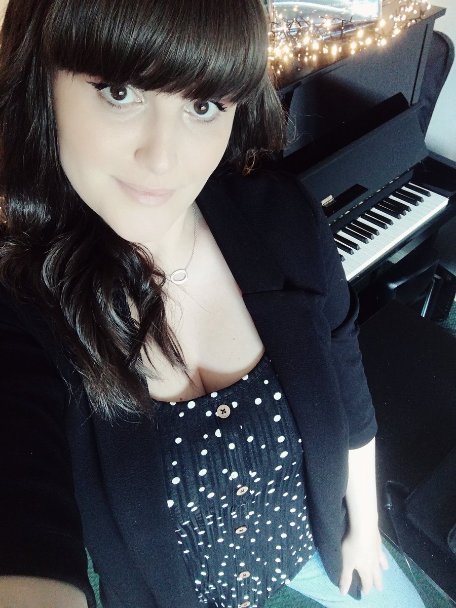 GraceFSinger's tweet image. Today's #MusicMonday is a little different... Instead of sharing a song, I'd like you to share with me any songs you think I should learn/you'd like to hear me sing 🤔
Hoping to get more practice in from now on and I am also planning a Facebook live event... 😊