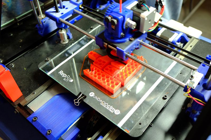🌇 Acaba el curs, però arriben els tallers d'estiu per a #makers als @BCN_AteneusFab❗️

🖨️ Fabrica el teu propi instrument musical en #3D, una làmpada de cartó amb tall làser o estampa una samarreta. 

Tria el teu taller i endinsa't al món #maker! 👉 ow.ly/7fiL50Fk6q6