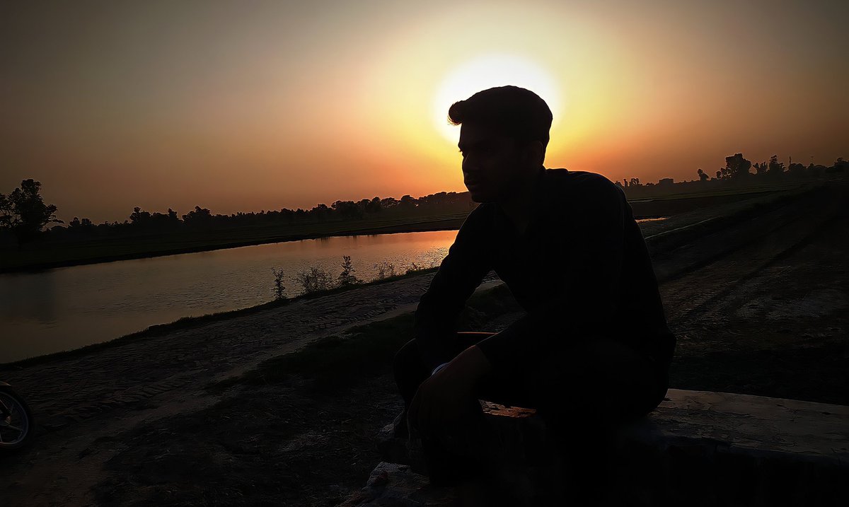 NileshRathour16's tweet photo. आज मैंने सोचा कि क्या मैं अकेला हूँ...
फिर मैंने ठीक से सोचा, और हाँ मैं सच मैं अकेला हूँ
और यही सत्य है.....!

#think_deeply 🙏🙏🙏 https://t.co/aKCLYwaIIx