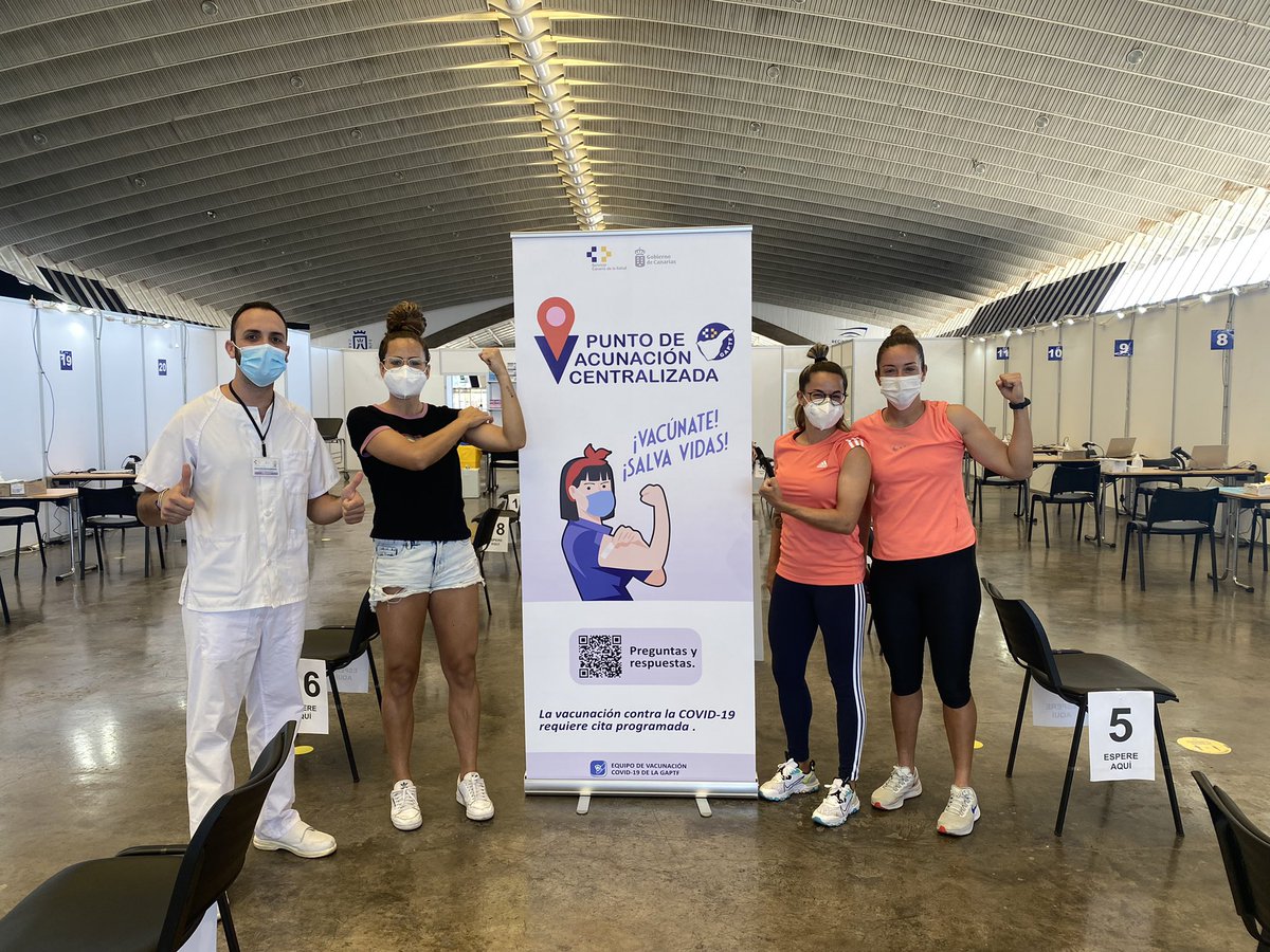 Primera dosis en manos de nuestro enfermero favorito <a href="/adrian_massotti/">Adrián Massotti Peinado</a> 🥰 Gracias por el trato!! <a href="/patrigavi/">Patricia Gavira</a> #Ana @UDGTenerife