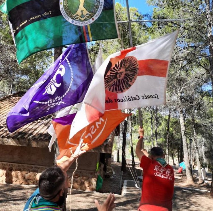 Terminó nuestra #acampada de verano. Mientras recopilamos fotos de todas las ramas y ponemos unas cuantas lavadoras 🤪 os dedicamos esta foto que tanto simboliza para nosotros: amistad, unión, lealtad, … #todosremannadieserinde