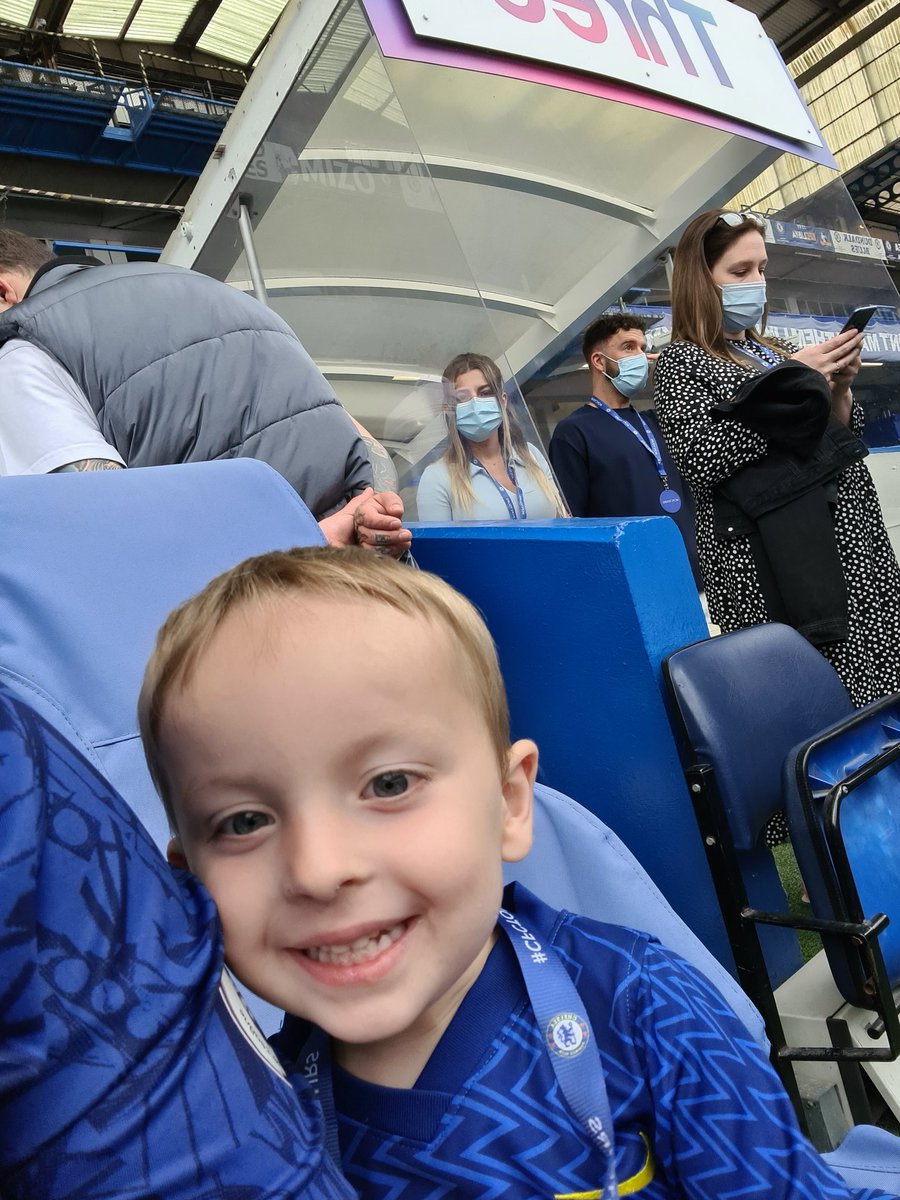 Reincarnated09's tweet photo. Took my son to Stamford Bridge for a stadium tour at the weekend we had a great day... watch out Thomas Tuchel think he's after your job already @ChelseaFC #ThomasTuchel and his favourite player is @masonmount_10 #ChelseaStadiumTour https://t.co/vDSpG0Sy0o