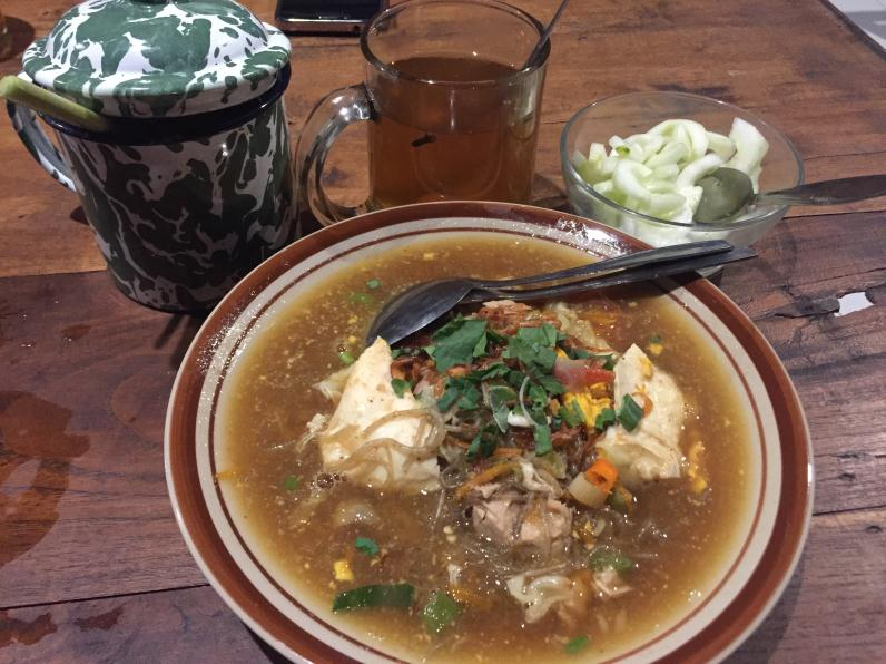 Mi lethek alah satu kuliner legendaris khas Kota Yogya. Merupakan simbol dedikasi, loyalitas, dan semangat melestarikan warisan leluhur yang tak lekang oleh waktu.  Ayo Madhyang..... #KulinerNusantara