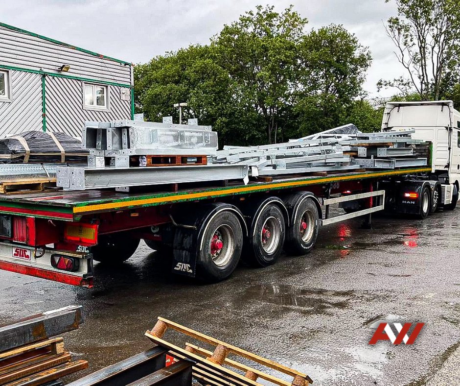 ANYWeldLtd's tweet image. This morning we loaded up the #structuralframe for this 8 flight #fireescape #staircase which then went up to Bristol. 

The team are now working on craning the steels to the back of the building where the stairs will be #installed 🏗 

Find out more at anyweld.co.uk/project/crossm…