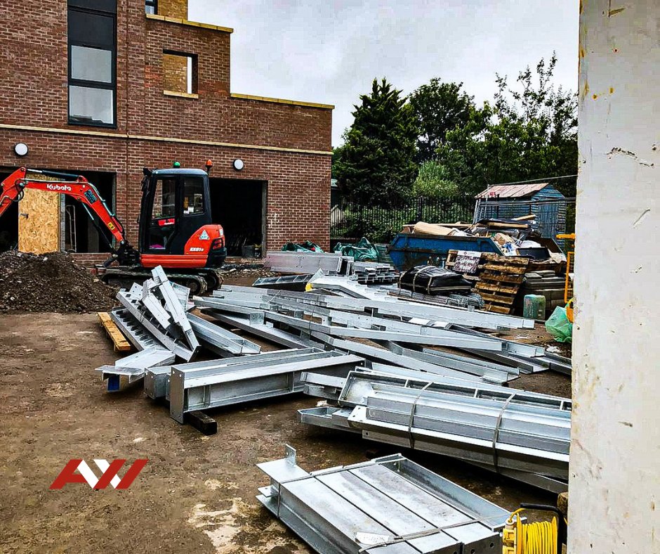 ANYWeldLtd's tweet image. This morning we loaded up the #structuralframe for this 8 flight #fireescape #staircase which then went up to Bristol. 

The team are now working on craning the steels to the back of the building where the stairs will be #installed 🏗 

Find out more at anyweld.co.uk/project/crossm…