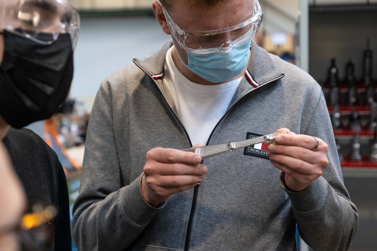 swissloop's tweet image. Without @schindlergroup 's high-precision solutions, fabricated by Schindler's vocational trainees, it would hardly be possible to find such sophisticated solutions for the mechanical components of our pod. 

#Swissloop #Hyperloop #Technology #Engineering #Innovation #Research