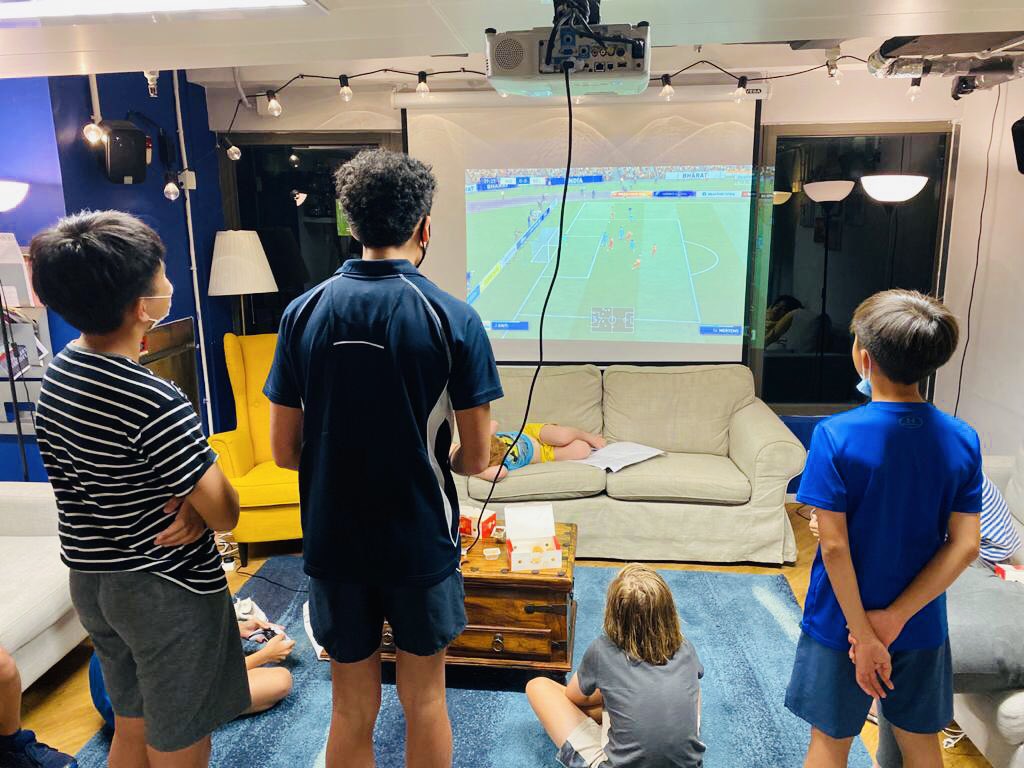HHKSShackleton's tweet photo. The annual #boysofshackleton alumni evening! Great to see some of our Old Shackletonians return to the Compass Room for darts, FIFA, treats, and a good catch up! They are always a source of inspiration for the younger years! @Harrow_HK @HeadHarrowHK #ShackletonFamily https://t.co/PLnhBHOF3x