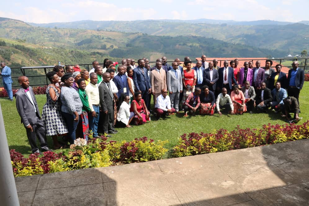 Gervais Ntirampeba (@gervaisntiramp2) on Twitter photo L'association ABG Burundi présente à Muramvya dans l'atélier organisé par la CNIDH Bdi à l'encontre des OSCs avec thème :"L'atelier de réflexion sur les stratégies de collaboration avec la société civile pour faire avancer les droits humains au Burundi". L'association ABG Burundi présente à Muramvya dans l'atélier organisé par la CNIDH Bdi à l'encontre des OSCs avec thème :"L'atelier de réflexion sur les stratégies de collaboration avec la société civile pour faire avancer les droits humains au Burundi".