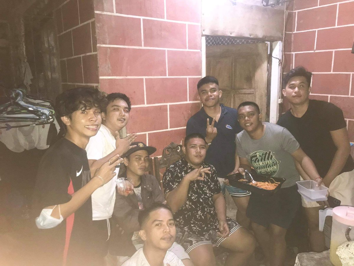 deguzmanmicho's tweet photo. Tosh 🍺 https://t.co/XkpqZ1k61g
