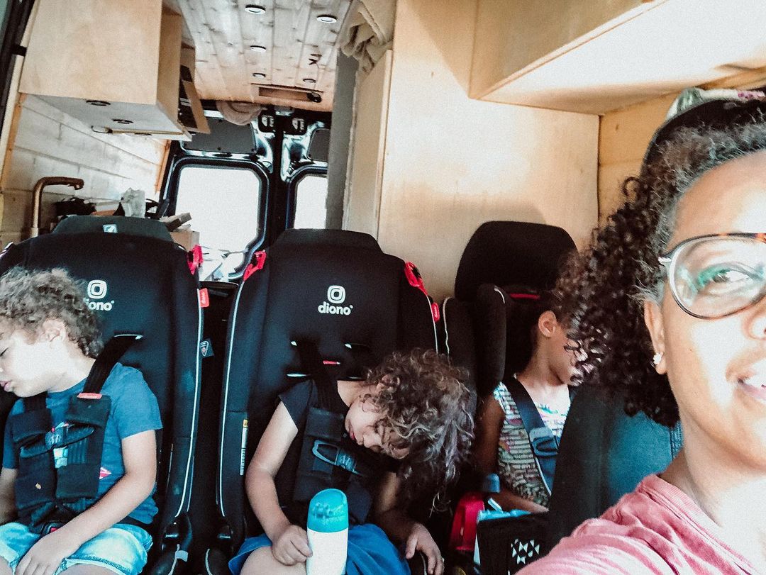 MBvansUSA's tweet photo. Meet the Greys! LaTia is the mother of 3 children, & a part of the LGBTQIA+ #vanlifepride community! From her Sprinter, she runs The Trendy Homesteader, creating homesewn clothing items for children. For LaTia, “living the dream” means not waiting for retirement to truly live. https://t.co/Q79aM5KFu1
