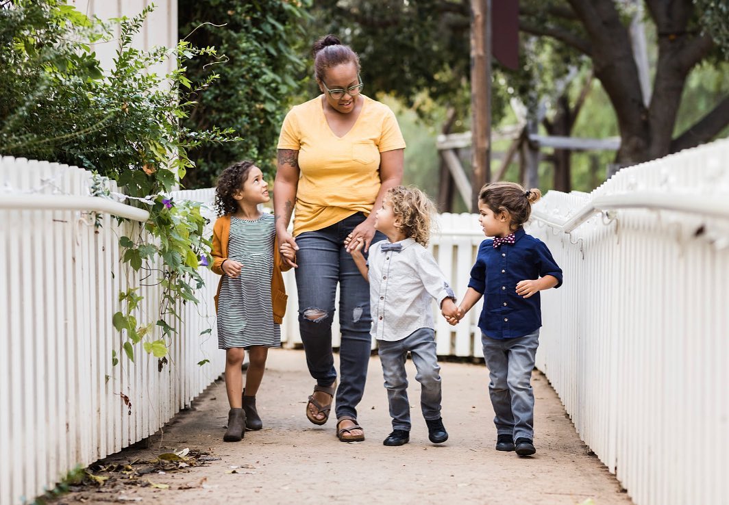 MBvansUSA's tweet photo. Meet the Greys! LaTia is the mother of 3 children, & a part of the LGBTQIA+ #vanlifepride community! From her Sprinter, she runs The Trendy Homesteader, creating homesewn clothing items for children. For LaTia, “living the dream” means not waiting for retirement to truly live. https://t.co/Q79aM5KFu1