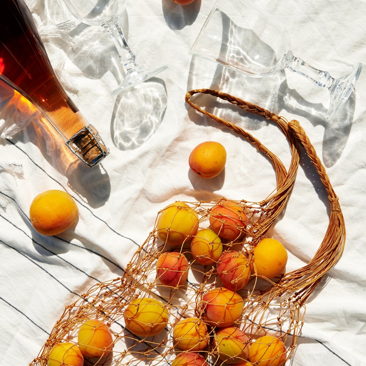 valentinas's tweet photo. Die besten Aprikosenrezepte aus Kochbüchern? 🍑😋 
Heute auf Valentinas – Best of Cookbooks! 

#Top9 #aprikose #rezepte #kochbuch https://t.co/CnqwDrla3y https://t.co/34tqyu3Cqa