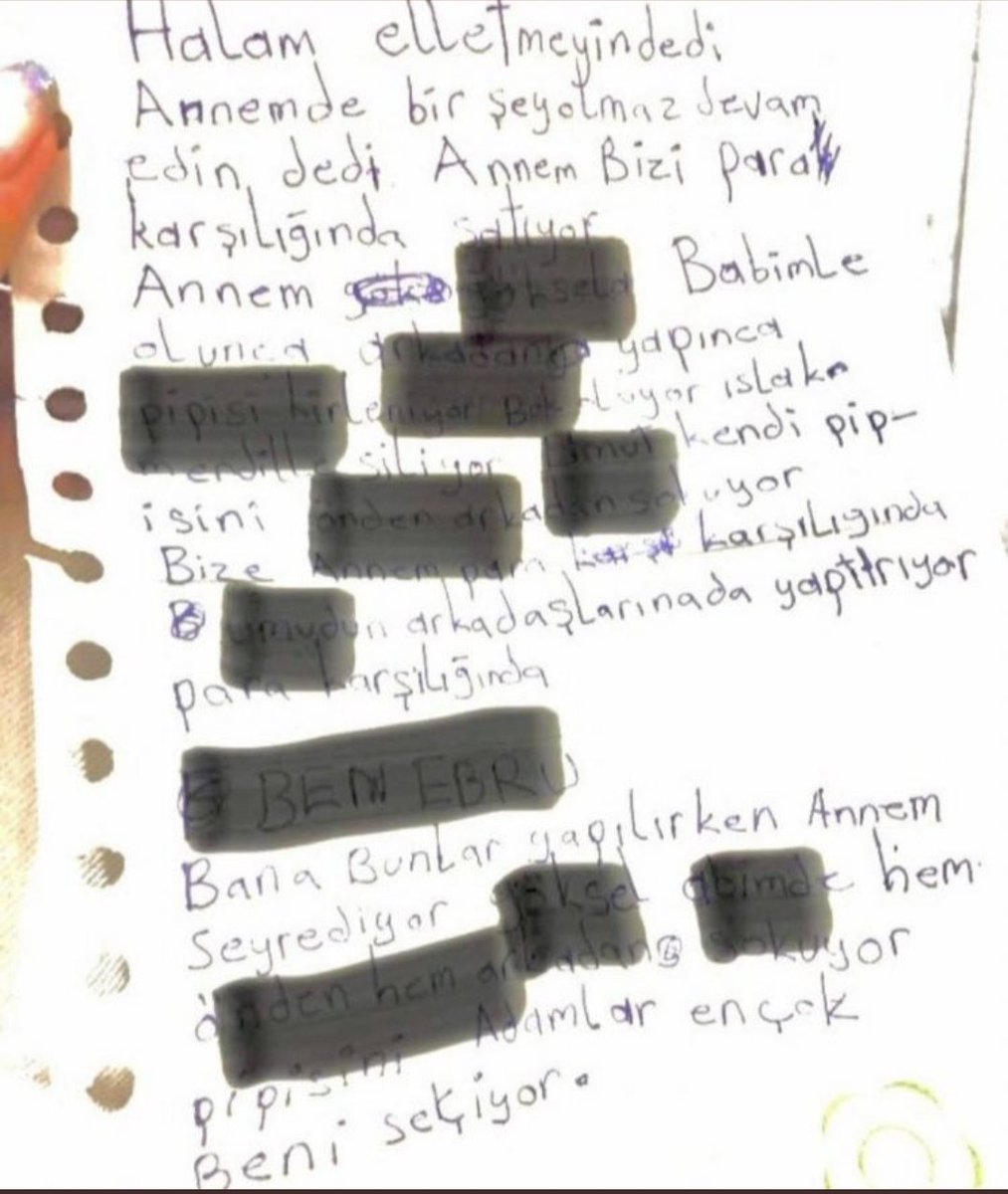 nuryinehaklisin's tweet photo. Bir çocuğun hayal gücü annesinin babasının ona sunduğu dünya kadar uzar kısalır. Bunlar normal resimler değil. Hadi iftira attılar diyelim, bu resimleri nerden çizmeyi öğrendi bu çocuklar dönüp onu araştırın o zaman. Nerden tutsanız elinizde kalır.
#elmalıdavası 
#Elmalıda2çocuk https://t.co/0WjJXza40x