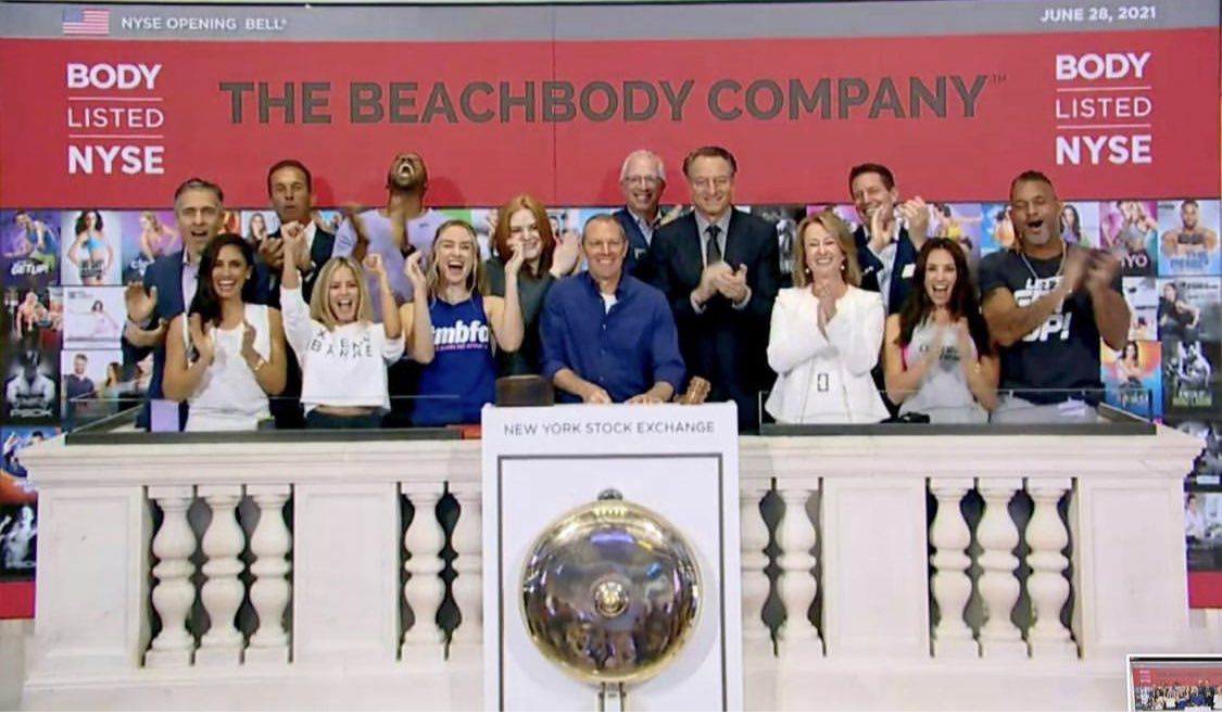 CarlDaikeler's tweet photo. It’s go time! $BODY is listed, and they let me do the ceremonial first trade on the @NYSE! So grateful to everyone who got up to Ring The Bell with us! https://t.co/ghVP8a15Z8