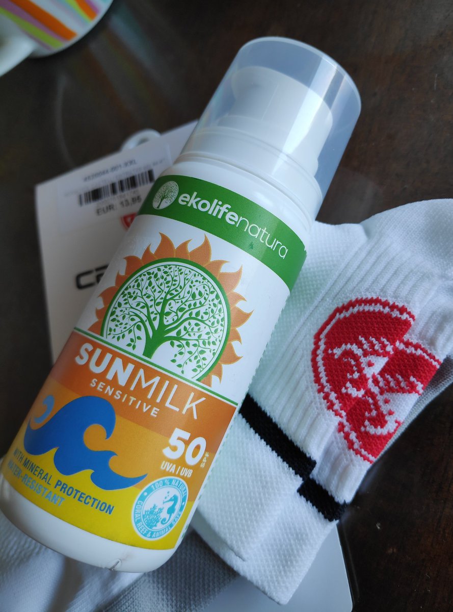 MileRisto's tweet photo. #ecofriendly 🌞 milk+ @CastelliCycling socks. No more burning. Cream doesn't smell like parfume #ParaffinFree #siliconfree #animalSafe #cyclinglife 🚴🐝🌞 https://t.co/47mIvUkJK5