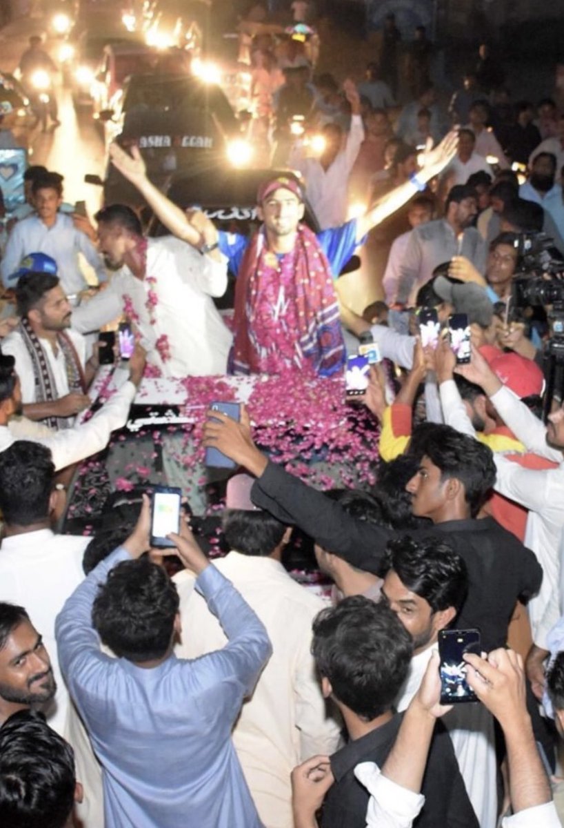 Nawaiwaqt_'s tweet image. ّؔؔ&quot; ذرا نم ہو تو یہ مٹی بڑی ذرخیز ہے ساقی &quot;

کھیت سےکھیل کے میدان تک__________دنیائے کرکٹ کا جگمگاتا تارا

#Dhani #Champions  #PSL6final #Cricket #Pakistan