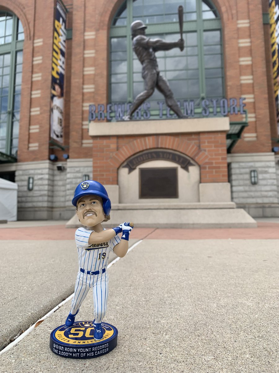 Win a FREE Robin Yount bobble! Retweet this post to be entered for a chance to win.   

Guarantee you get one by coming to our game on 7/11: brewers.com/tickets  

No purch. nec. (1) Prize Awarded. Enter by 11:59 p.m. CT on 7/1/2021. Official Rules: atmlb.com/3g5N6Ps