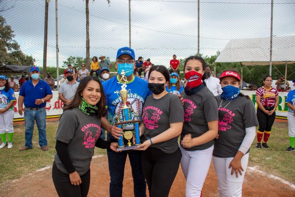 GerardoAldapeB's tweet photo. 👏🏻Continuando con el apoyo a los diversos deportes en nuestra ciudad, llevamos a cabo la Inauguración del 27º Torneo de ⚾Softbol Femenil denominado en el conocido Parque La Herradura de #ValleHermoso.

#GerardoAldape #Tamaulipas https://t.co/MfS4HD7rhR