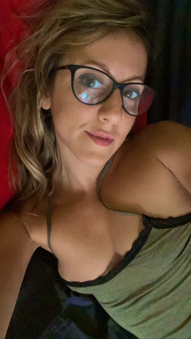 Bonsoir 😉 🍒 #littletits &hearts;️ #girlwithglasses 👩&zwj;🏫 tu aimes ? 😊 #natural https://t.co/VbEvFFDHqY<a href="/tag/littletits"class="tags">#littletits</a><a href="/tag/girlwithglasses"class="tags">#girlwithglasses</a><a href="/tag/natural"class="tags"><span>#natural</span></a>