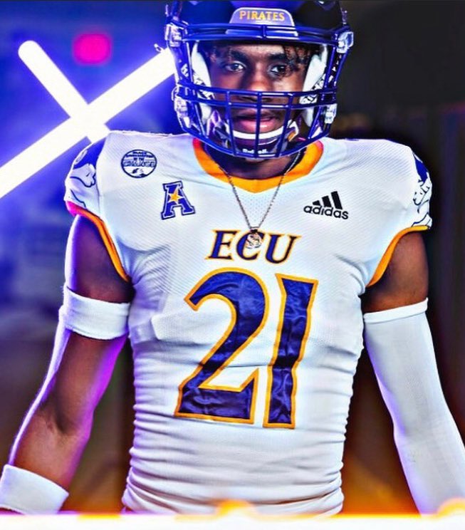 Is there a better pair of CBs in the Juco world? Class of 2022, take note. <a href="/Louisburg_FB/">Louisburg College Football</a> #DBU #LOUCOproduct