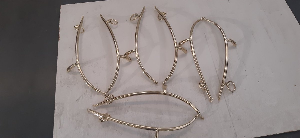 Fabricamos costillas en bronce para   guarniciones de caballos.consulten precios.