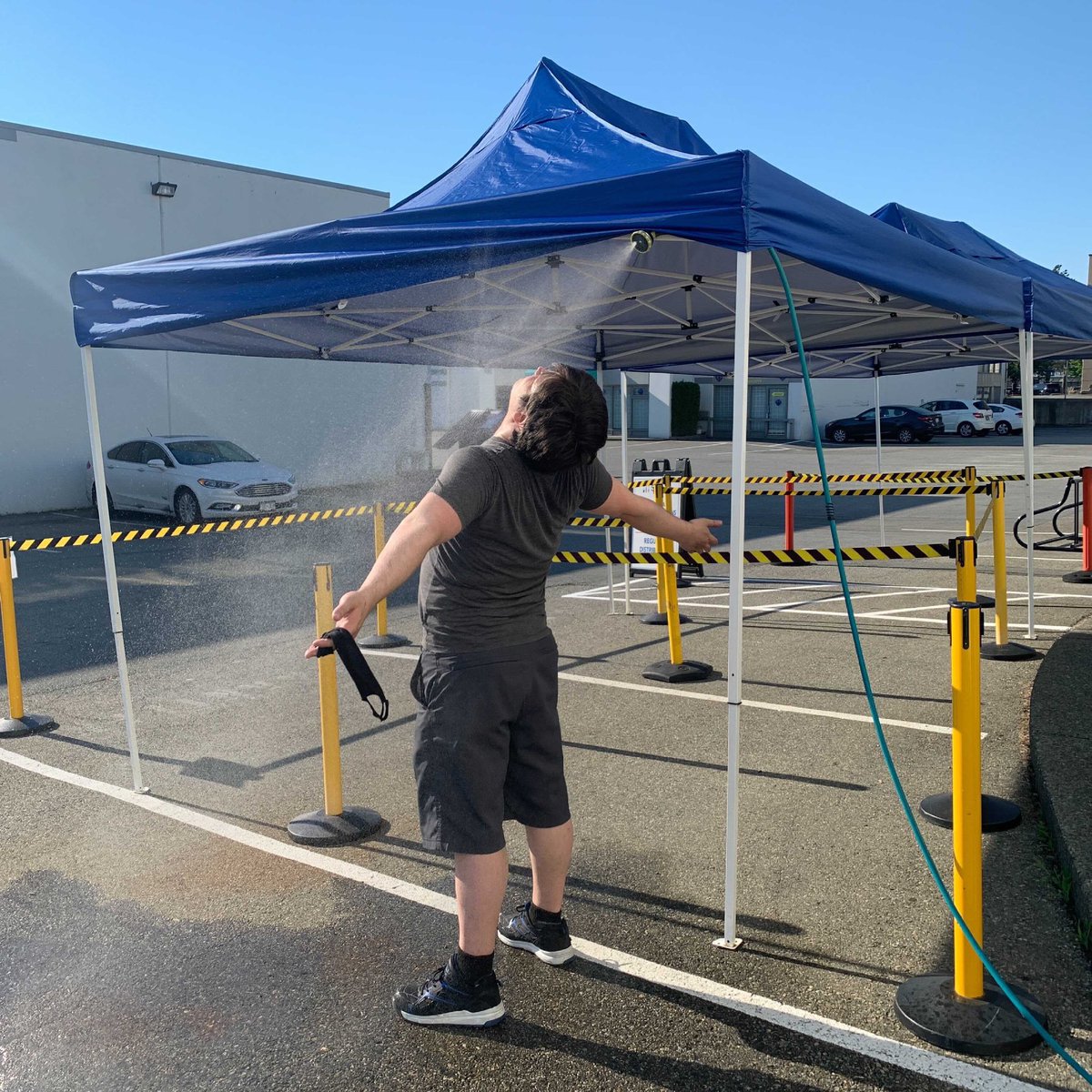 SurreyFoodBank's tweet photo. In an attempt to support our clients, Nick has created a βmisting stationβ to keep them cool! The water is on ice, the tents are up, and we are prepared to support everyone as best as we can!
#surreybc #community #heatdome #bcweather #heatwave #bcfoodbanks #foodbankscanada https://t.co/3kUCjockeY