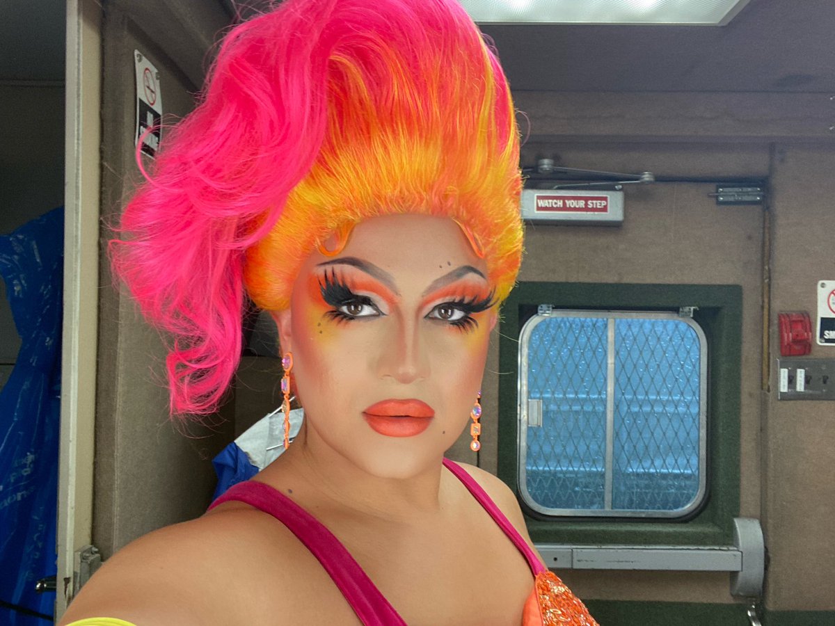 Some quick shots from @PrideintheParkC thanks to <a href="/circuitmom/">Circuit MOM</a> for having me! 
Outfit by <a href="/VoltageCouture/">Voltage Couture</a> 
Hair by me!