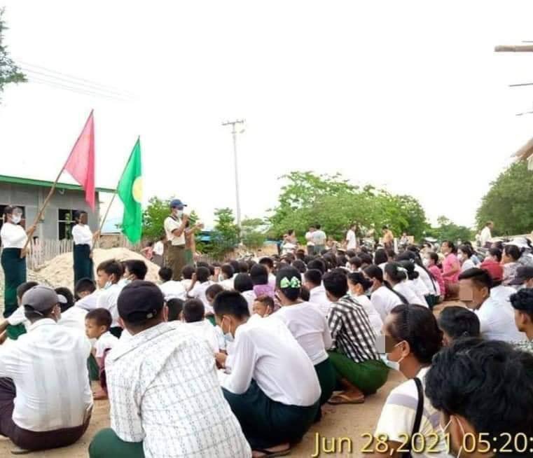 Students of Myaing Tsp staging a rally this evening opposing military dictatorship. #WhatsHappeningInMyanmar  #June28Coup  #RecognizeNUG  #DeclineSACEdu