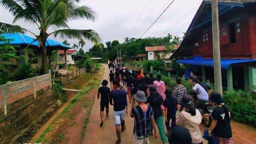 Kyauk Yet Twin village strike rejecting SAC terrorists. #June28Coup  #WhatsHappeningInMyanmar  #RecognizeNUG