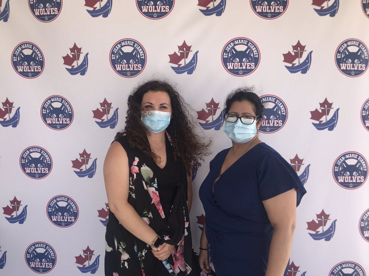 VianneyDPCDSB's tweet image. We are ready to welcome our graduates this afternoon! Congratulations to our Class of 2021. You made it!!🎓#GradDay #wolvesforever