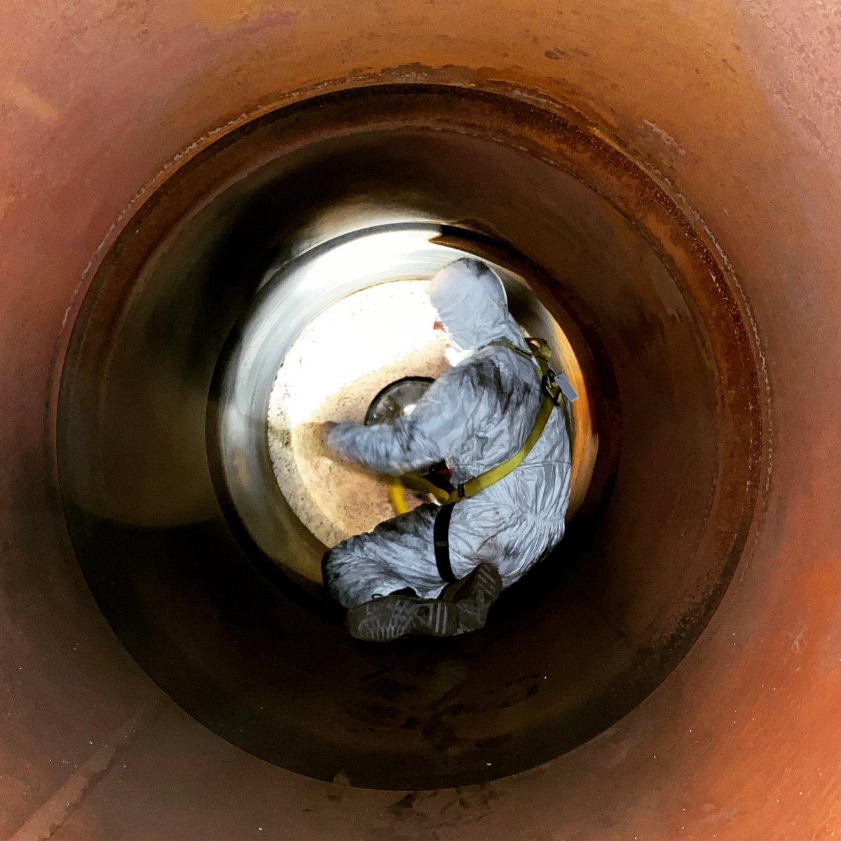 SafetyRedline's tweet image. Warm work today for our team looking after boiler inspectors for one of our regular clients.  #confinedspace. #confinedspacerescue