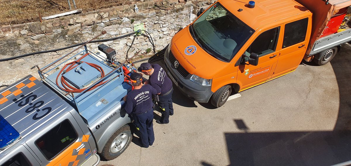 L' @AJsantfost cedeix a Protecció Civil un segon vehicle amb cisterna de 1000 litres d'aigua per a la campanya forestal 2021.
#ProteccióCivil #santfost #campanyaforestal2021 #IncendisForestals #SantFostdeCampsentelles